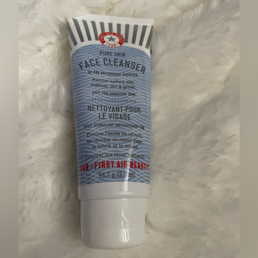 First Aid Beauty Skin cleanser NEW!